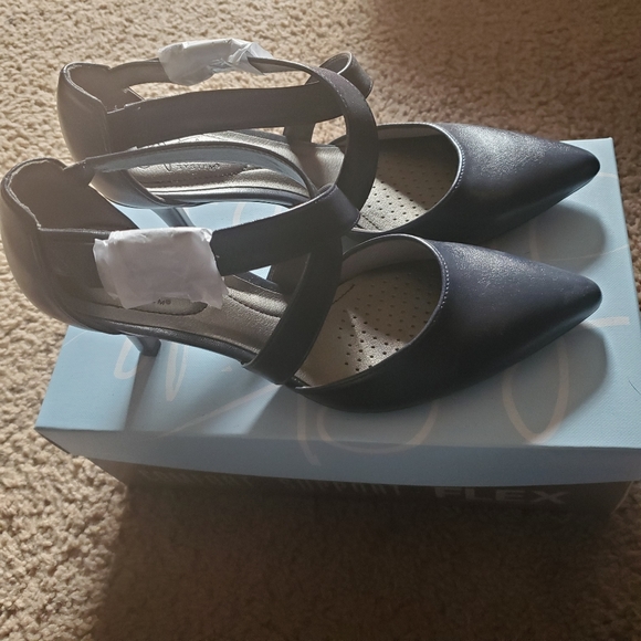 Shoes - Picture 6 of 8